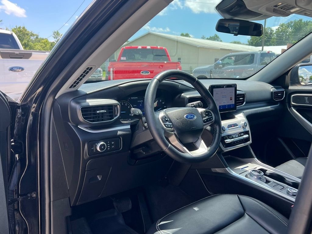 Used 2021 Ford Explorer XLT w/ Equipment Group 202A AWD/4WD image 13