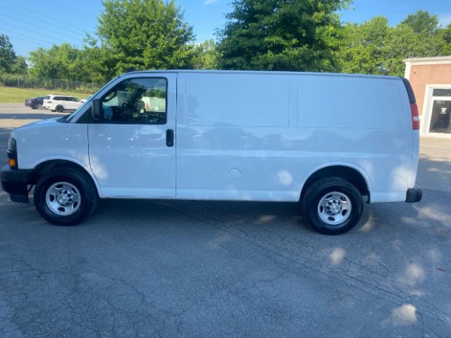 Used 2021 Chevrolet Express 2500 RWD image 2