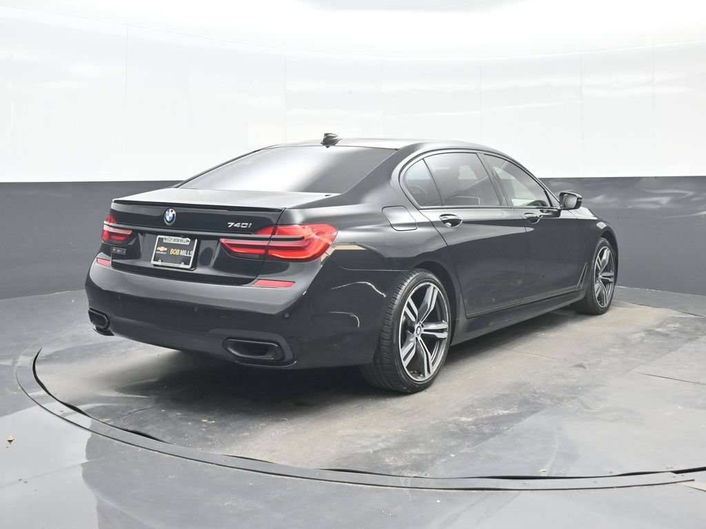 Used 2019 BMW 740i w/ M Sport Package RWD image 6