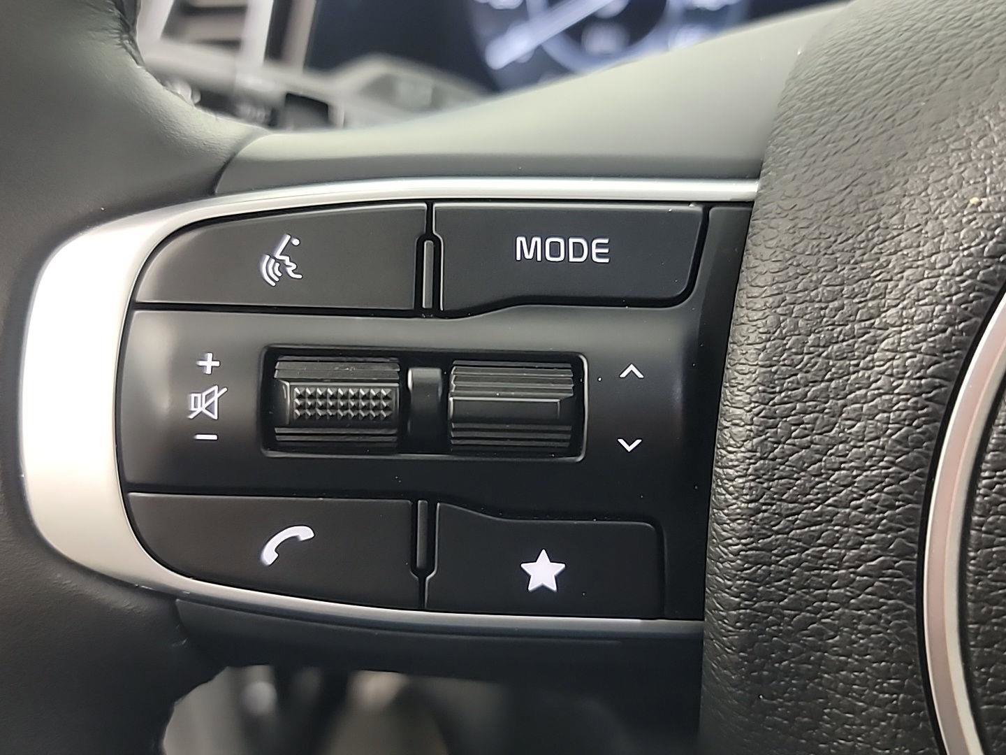 Used 2025 Kia Sportage SX image 26