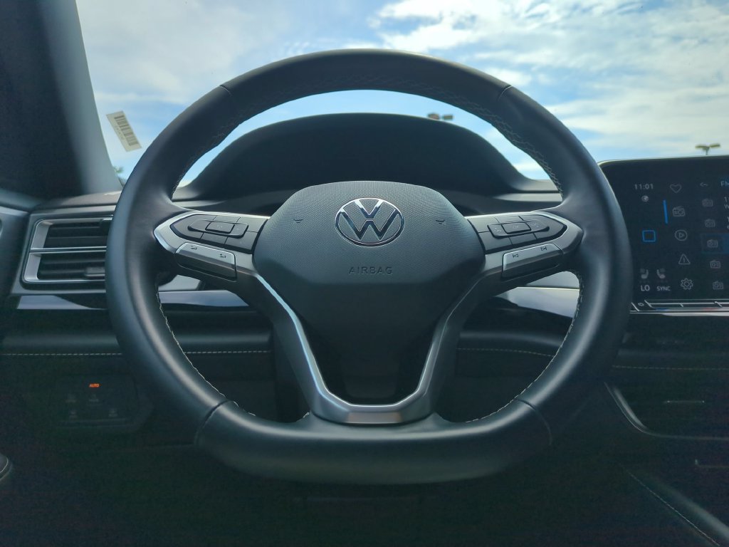 Used 2025 Volkswagen Atlas Cross Sport SE FWD image 22