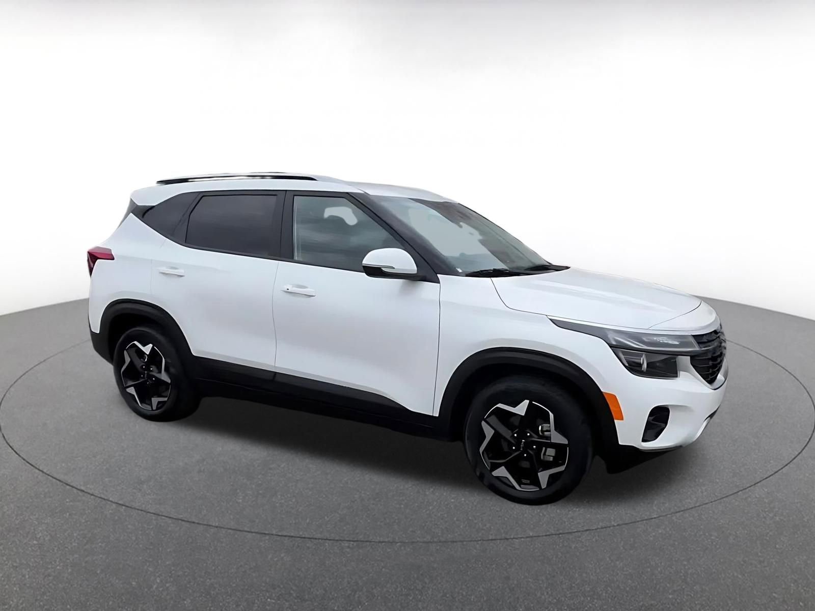 Used 2025 Kia Seltos S image 2