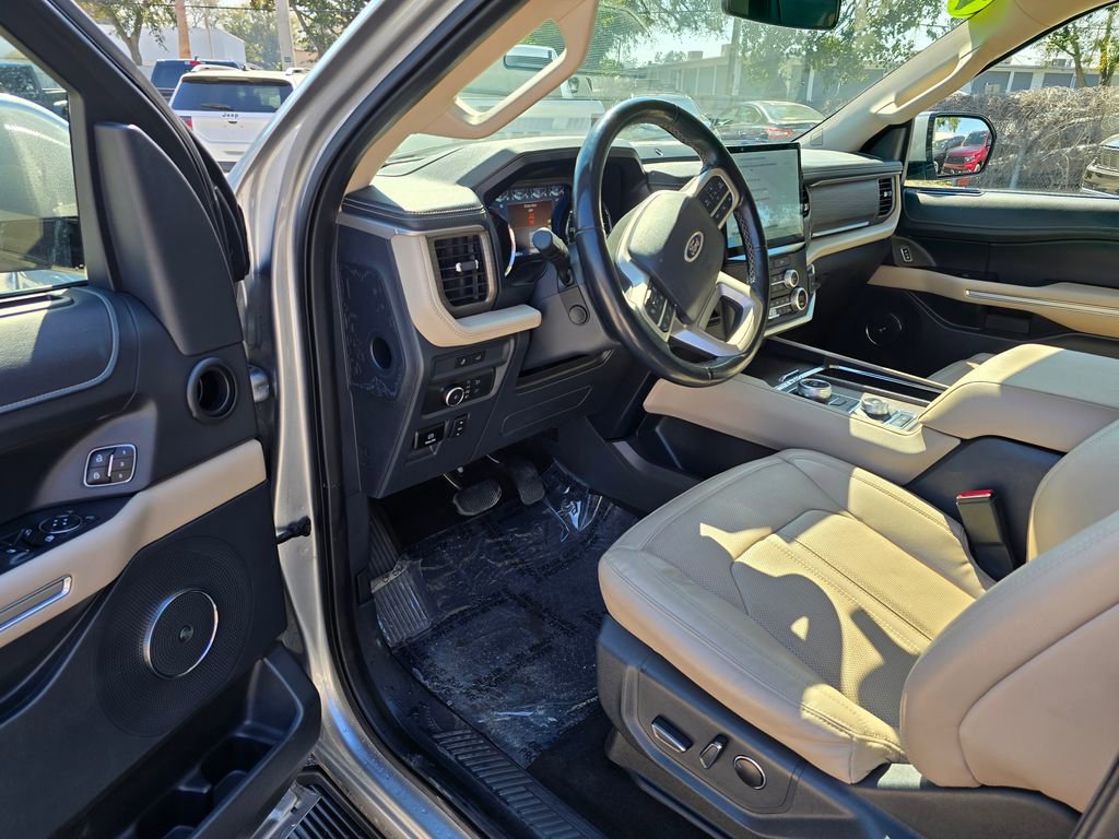 Used 2022 Ford Expedition Limited image 17