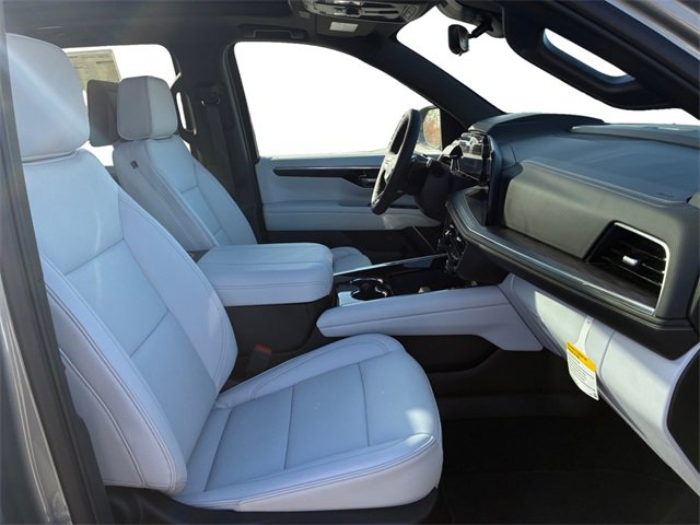 New 2025 Chevrolet Suburban Premier image 13