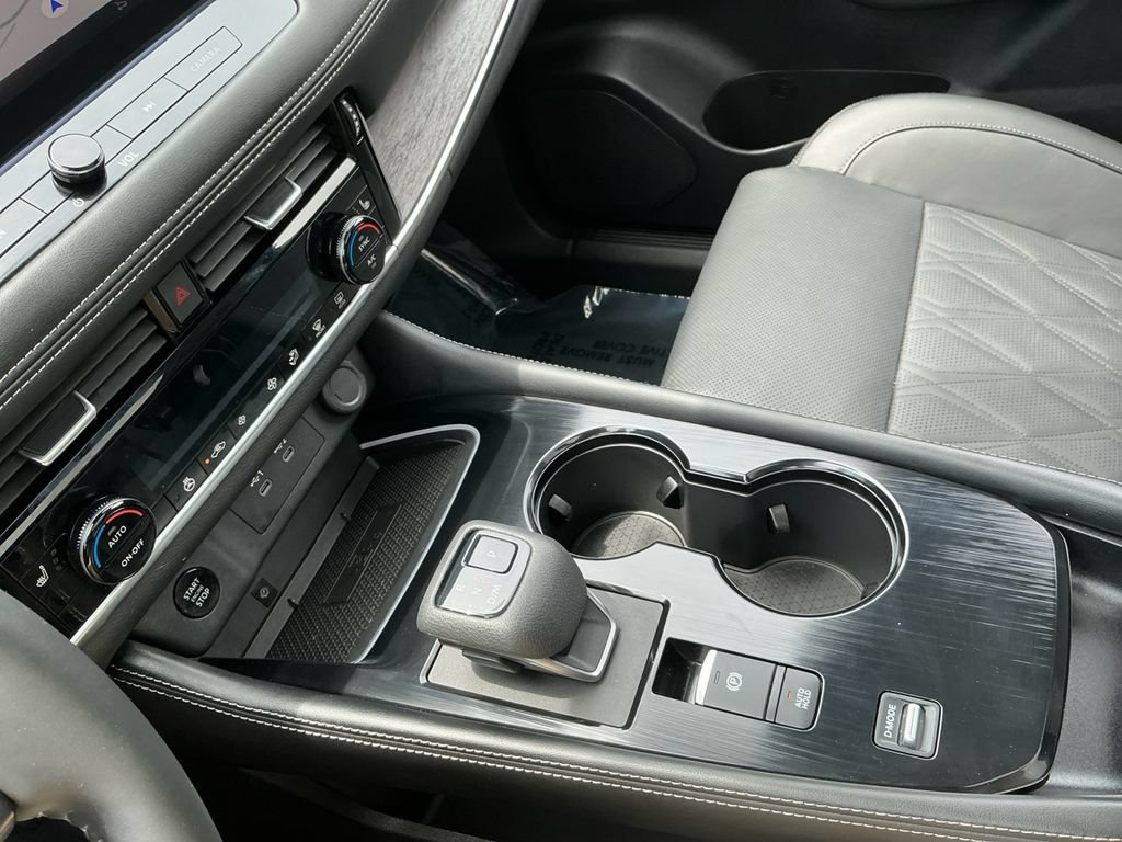Used 2025 Nissan Rogue Platinum FWD image 28