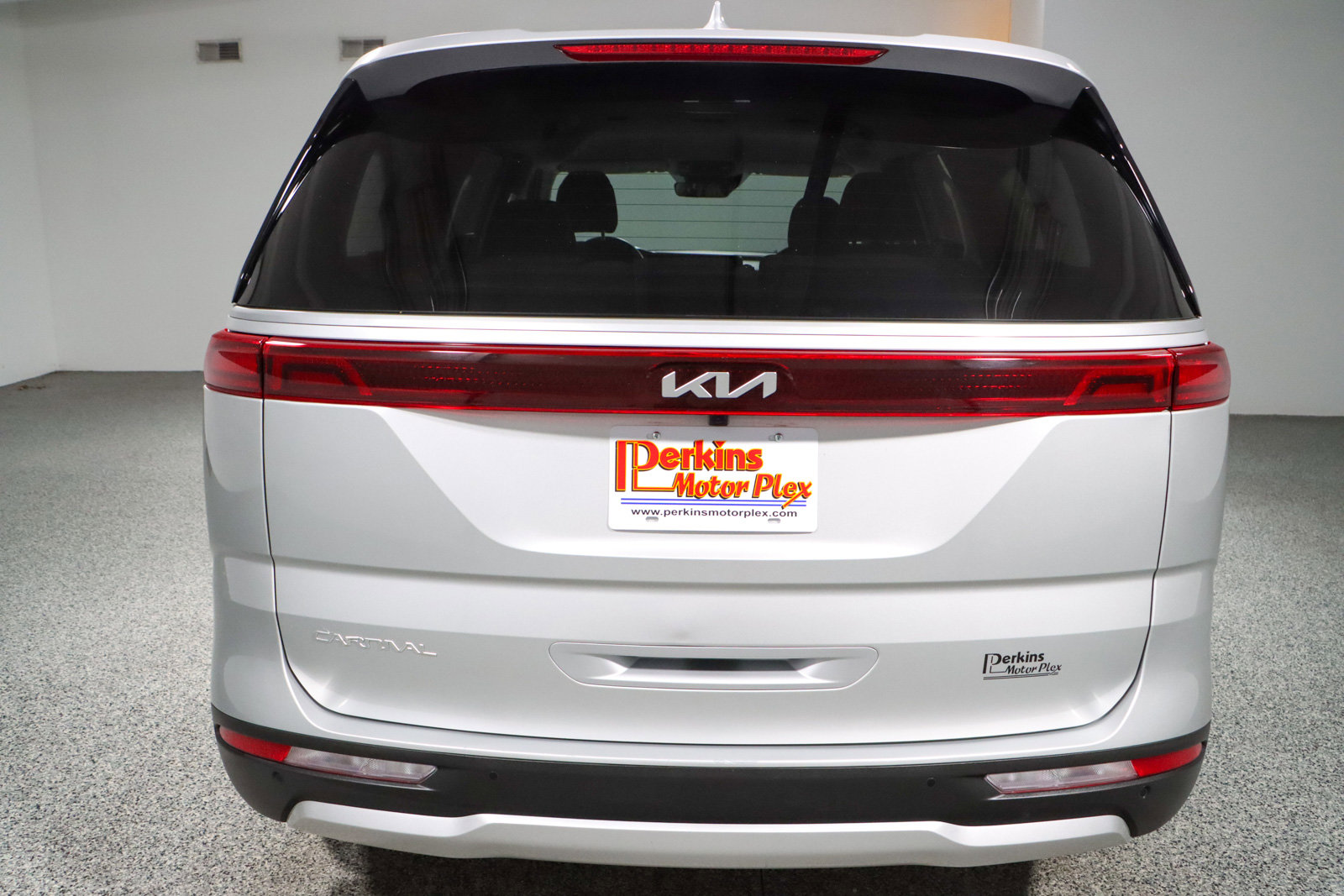 Used 2023 Kia Carnival LX image 8