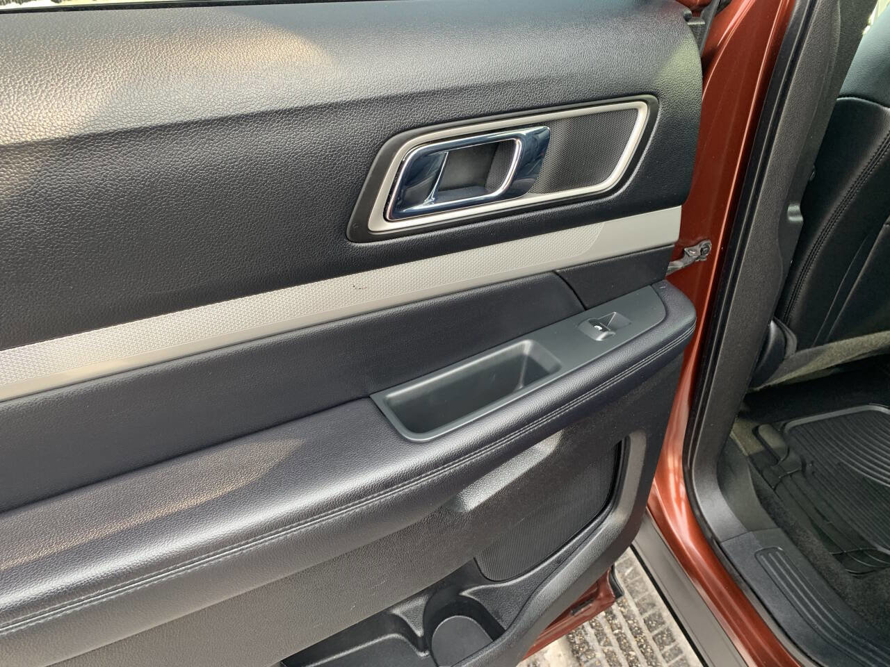 Used 2016 Ford Explorer XLT w/ Equipment Group 202A image 32