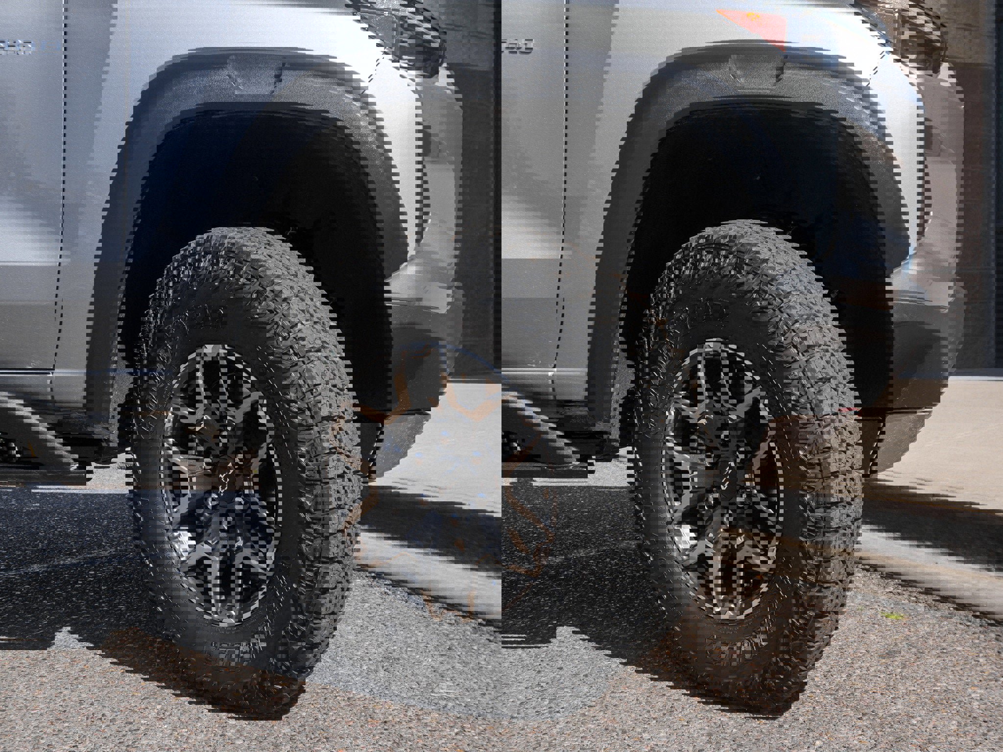 Used 2025 Chevrolet Colorado ZR2 w/ Technology Package image 13