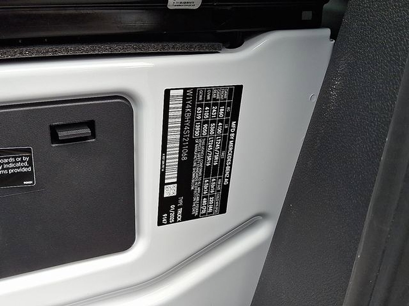 Used 2025 Mercedes-Benz Sprinter 2500 image 20