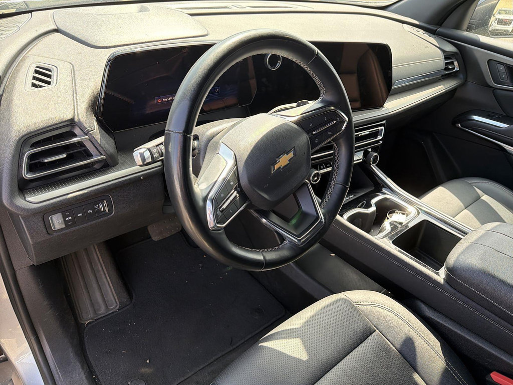 Used 2025 Chevrolet Traverse LT AWD/4WD image 5