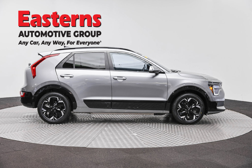 Used 2023 Kia Niro Wave w/ Wave Preserve Package FWD image 5