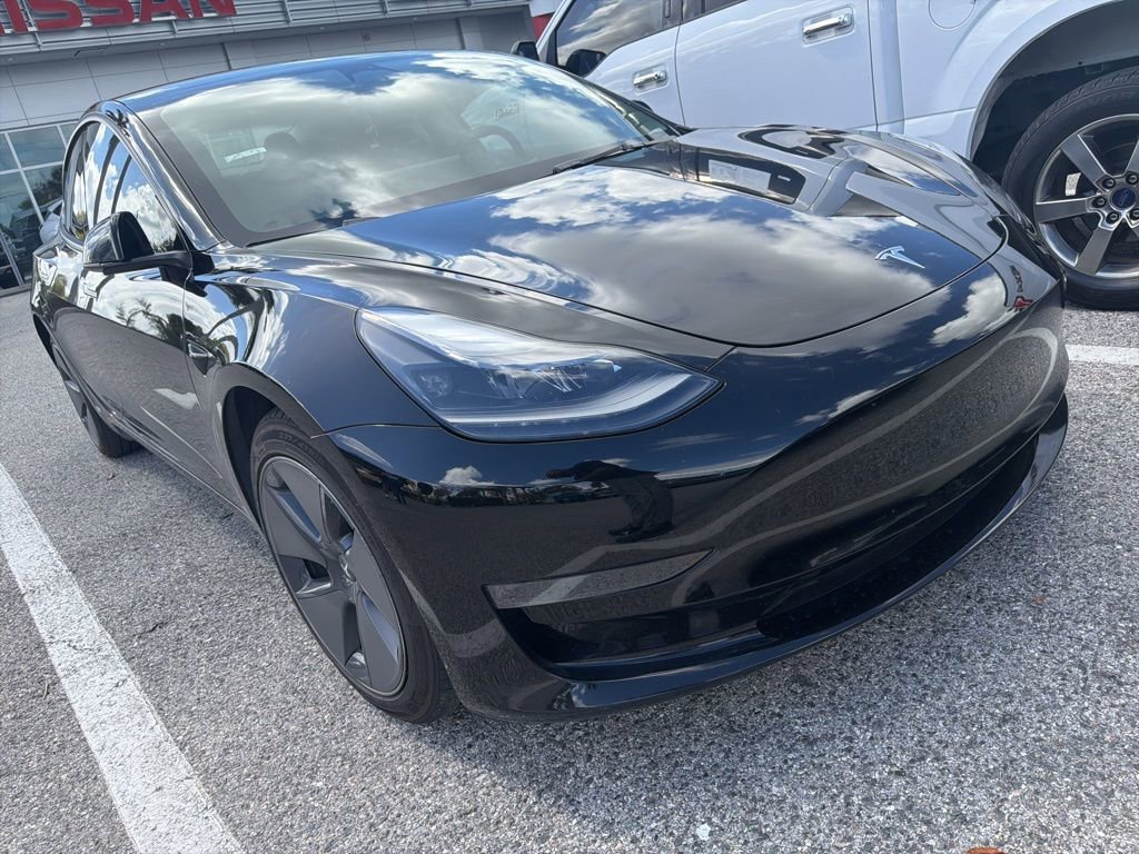 Used 2023 Tesla Model 3 Standard Range image 3