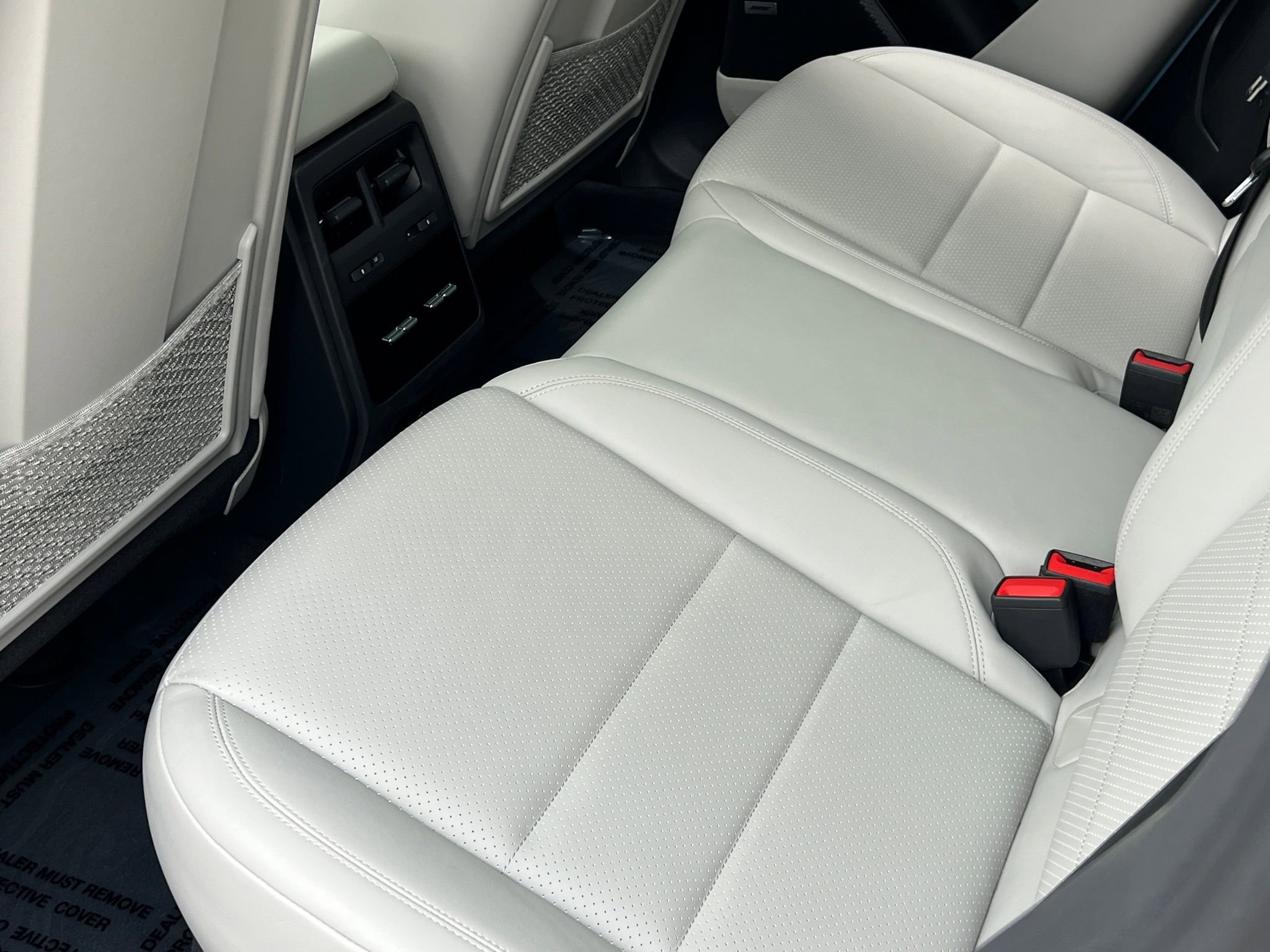 Used 2025 Porsche Macan Electric w/ Premium Package RWD image 27