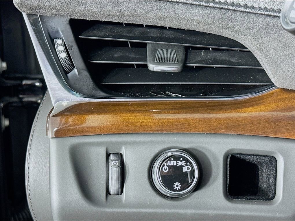 Used 2018 Cadillac Escalade Premium Luxury image 14