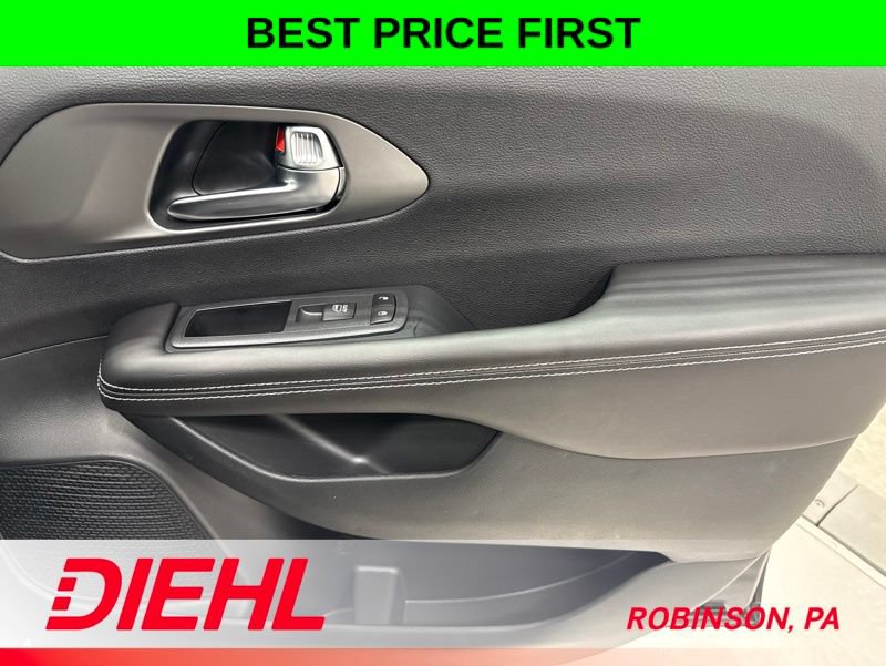 New 2027 Chrysler Pacifica Select w/ Family Tech Group FWD image 18