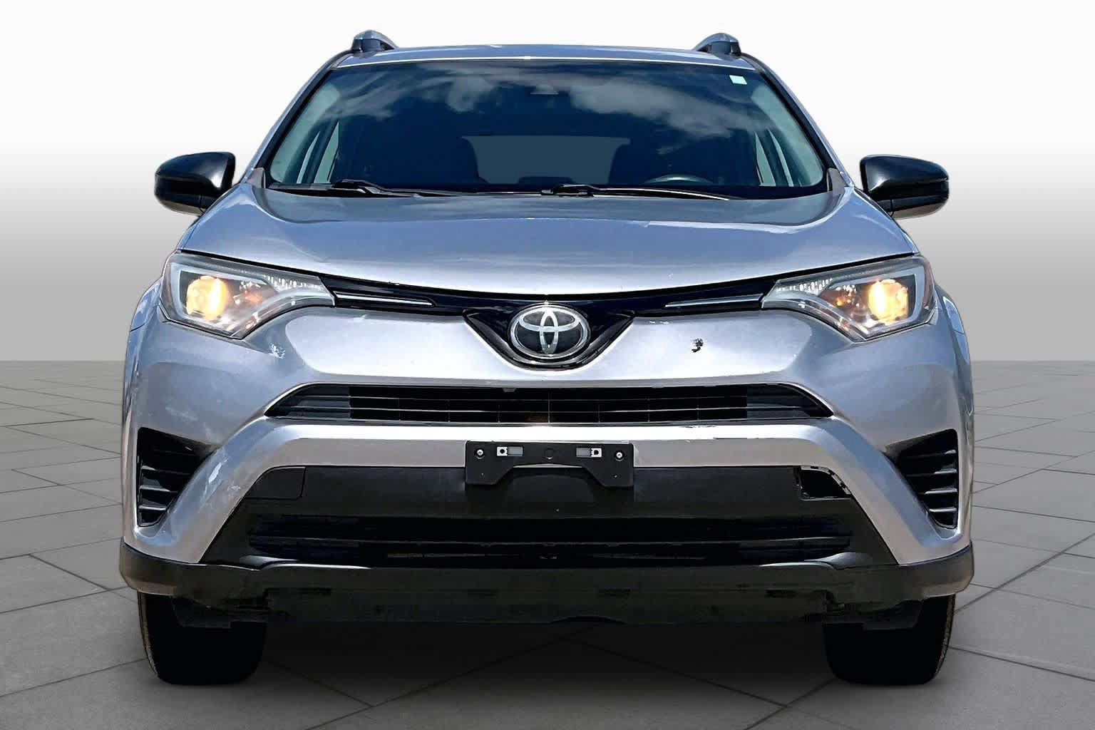 Used 2017 Toyota RAV4 LE FWD image 4