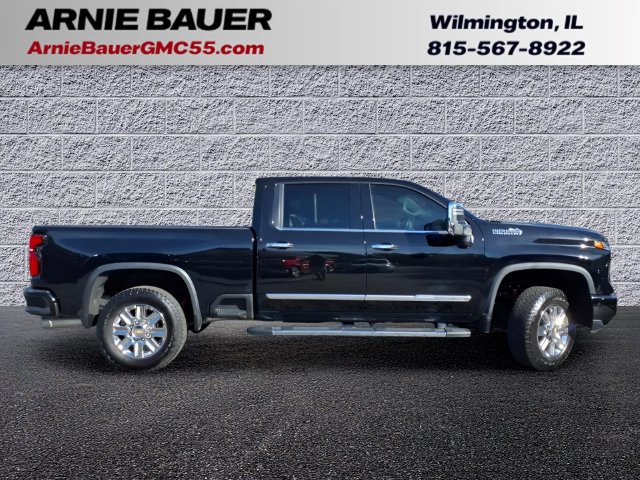 Used 2026 Chevrolet Silverado 2500 High Country w/ High Country Premium Package AWD/4WD image 4