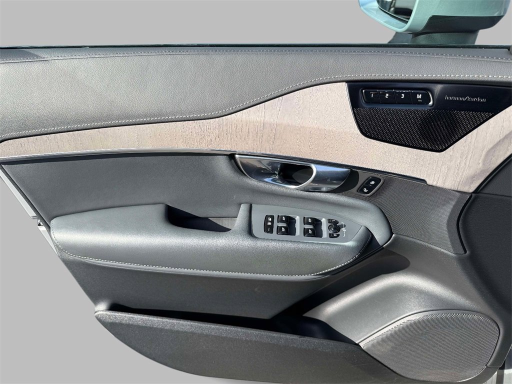 Used 2023 Volvo XC90 B6 Ultimate w/ Protection Package Premier image 21