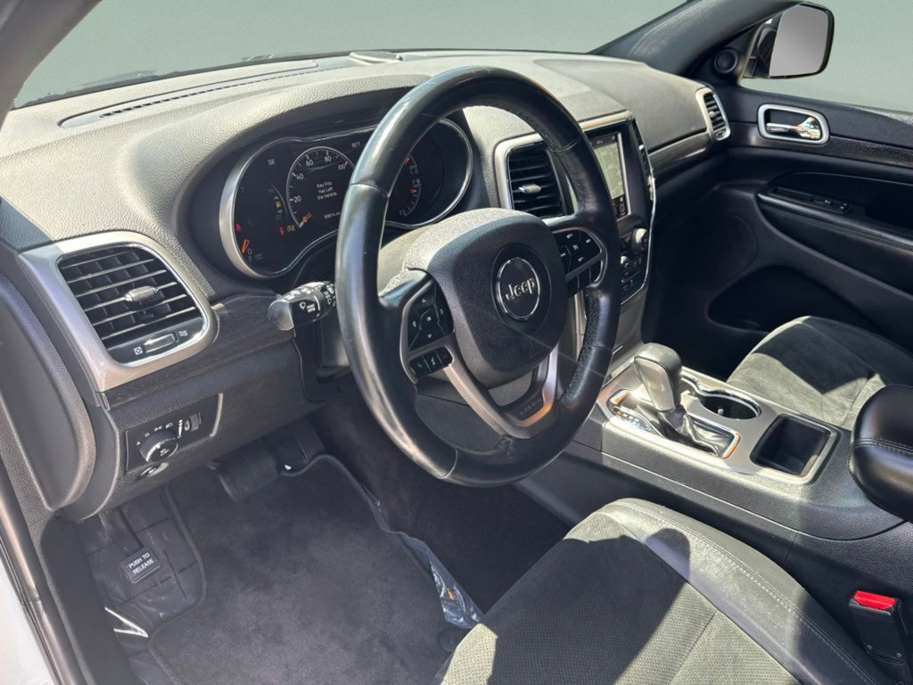 Used 2018 Jeep Grand Cherokee Laredo RWD image 19