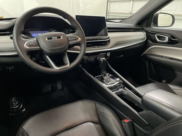 Used 2024 Jeep Compass Limited image 17