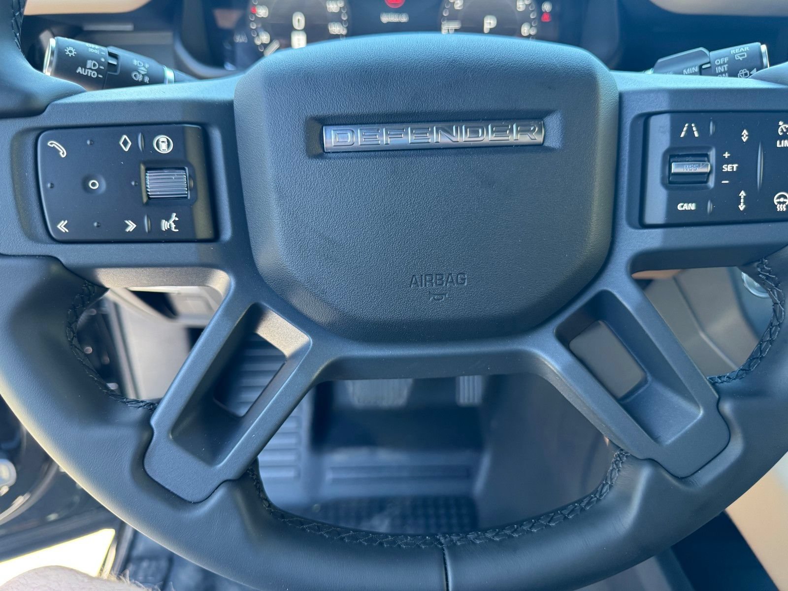 New 2026 Land Rover Defender 110 X-Dynamic SE AWD/4WD image 21