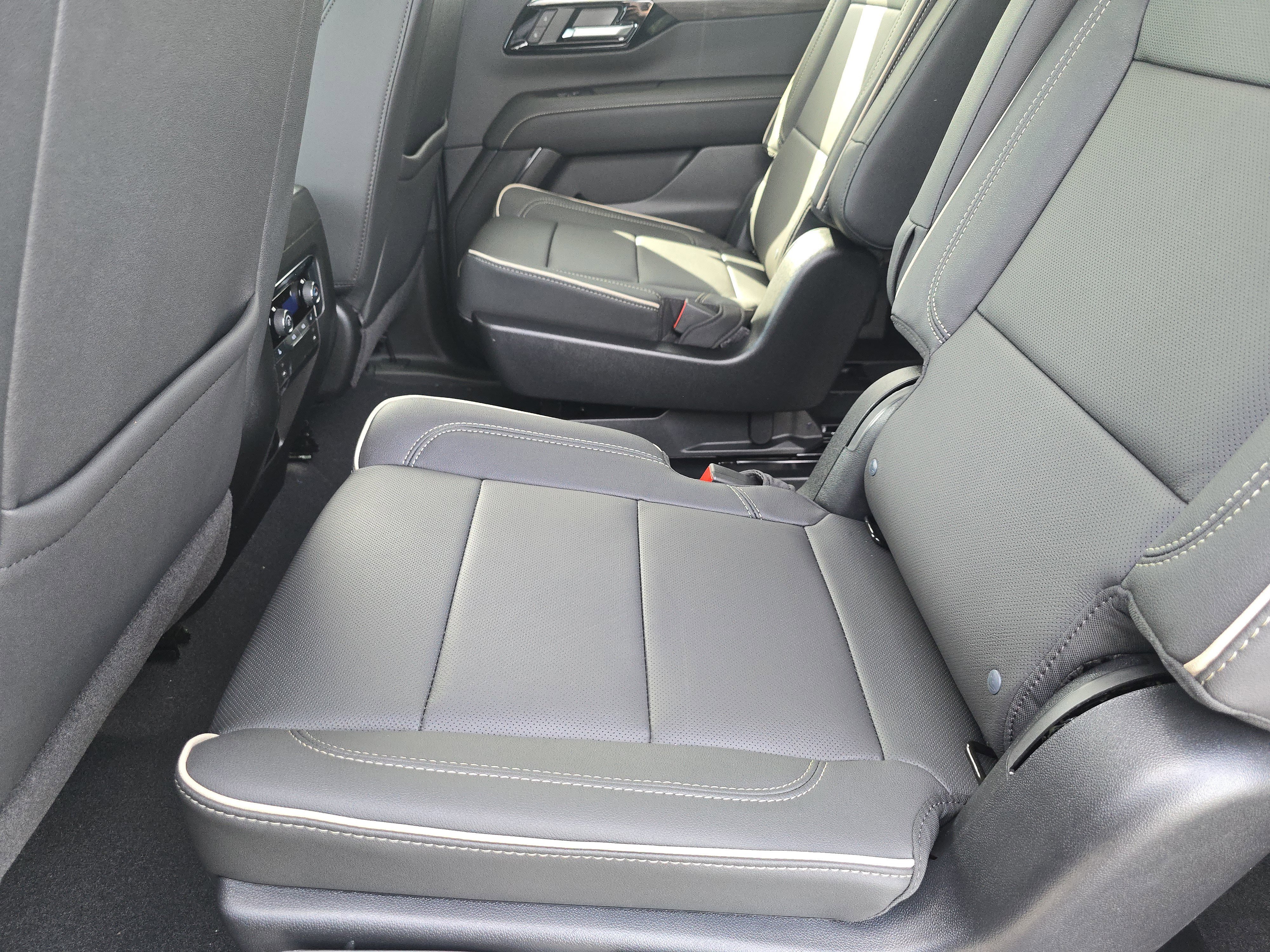 New 2026 Chevrolet Suburban Premier image 22