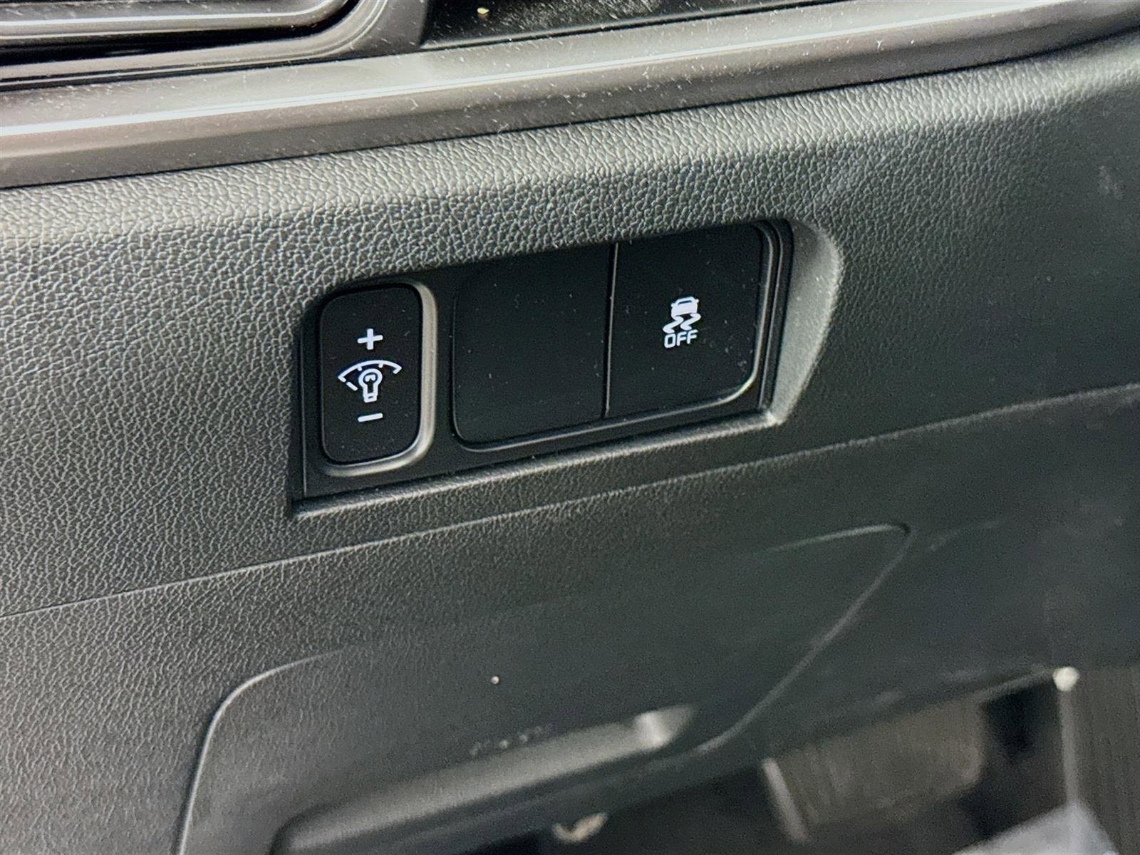 Certified 2025 Kia Sorento S FWD image 10
