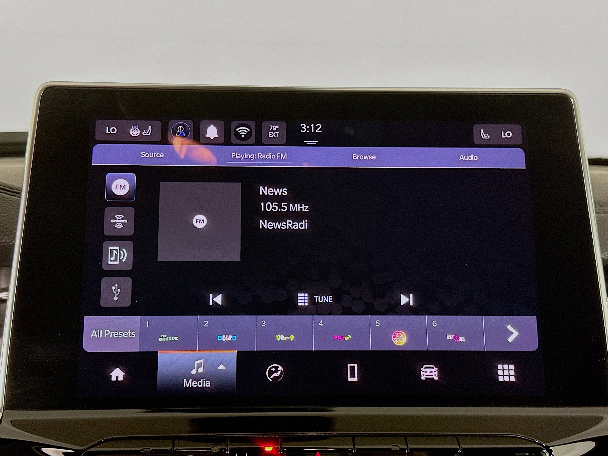 Used 2025 Jeep Compass Limited image 21