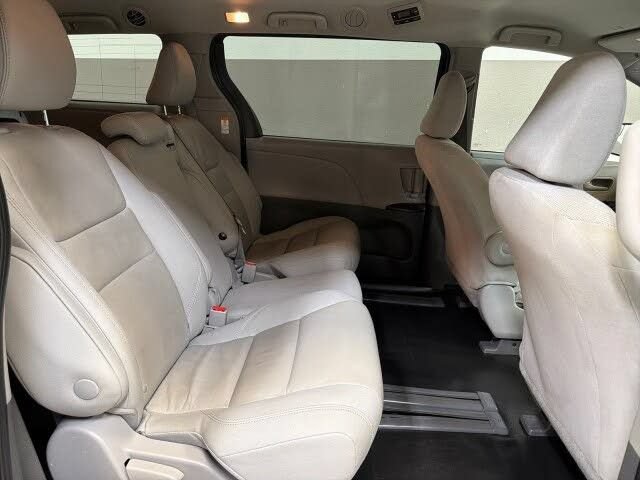 Used 2020 Toyota Sienna L FWD image 43