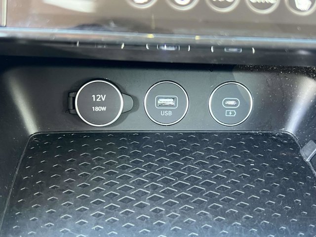 Used 2025 Genesis G70 2.5T AWD/4WD image 30