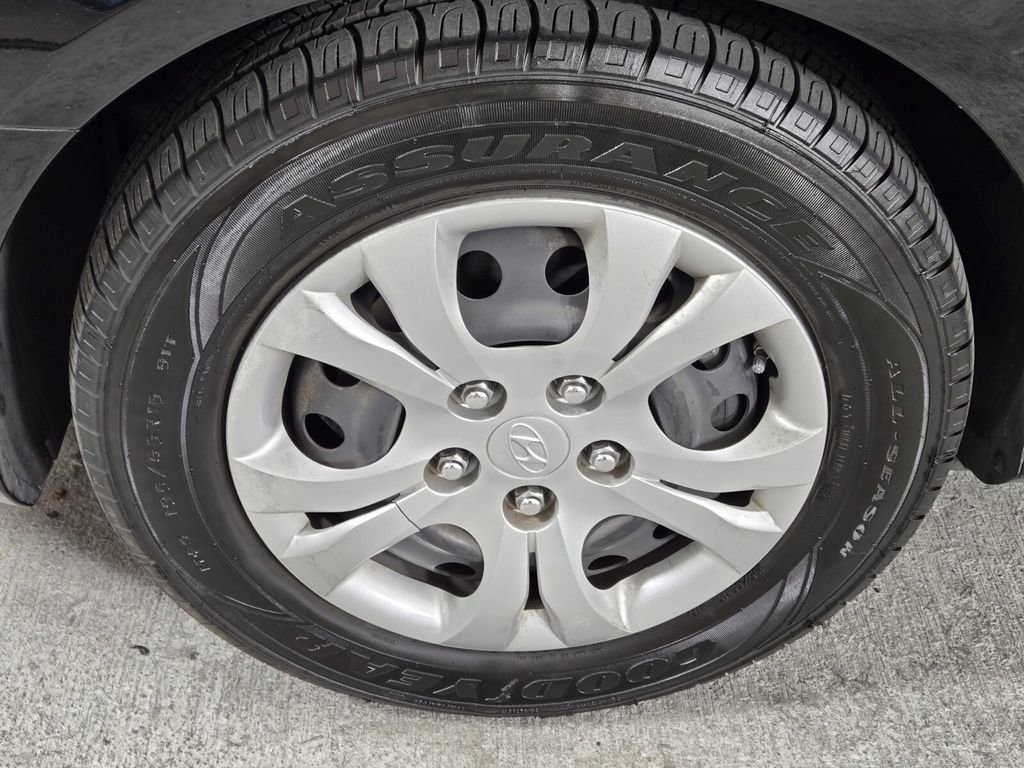 Used 2010 Hyundai Elantra GLS w/ Sunroof Pkg 3 image 14