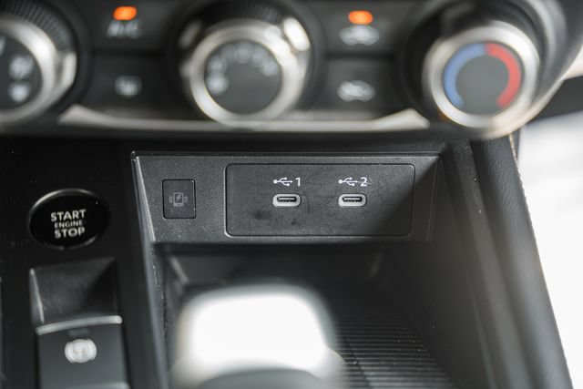 Used 2025 Nissan Kicks SV AWD/4WD image 29