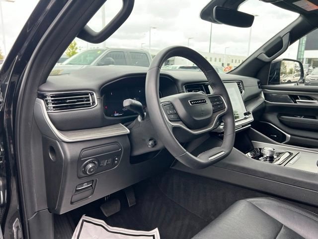 Used 2024 Jeep Wagoneer L Series II w/ Flexible Seating Group AWD/4WD image 9