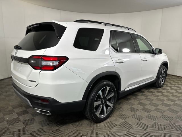 Used 2023 Honda Pilot Touring image 3