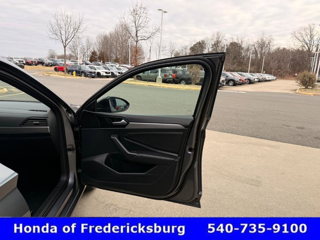 Used 2023 Volkswagen Jetta Sport image 19