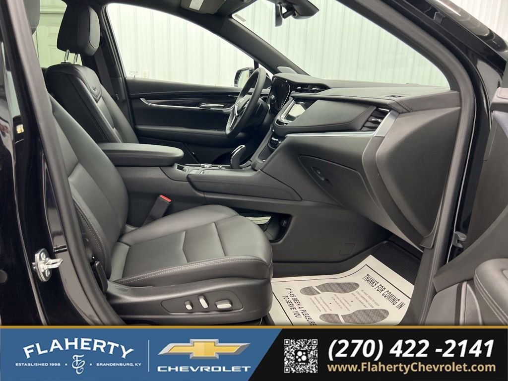 Used 2025 Cadillac XT5 Premium Luxury w/ LPO, Floor Liner Package AWD/4WD image 15