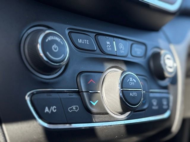 Certified 2021 Jeep Cherokee Trailhawk w/ Sun, Sound & Nav Group image 40