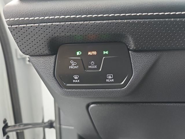 Used 2024 Volkswagen Atlas Cross Sport SEL R-Line AWD/4WD image 38