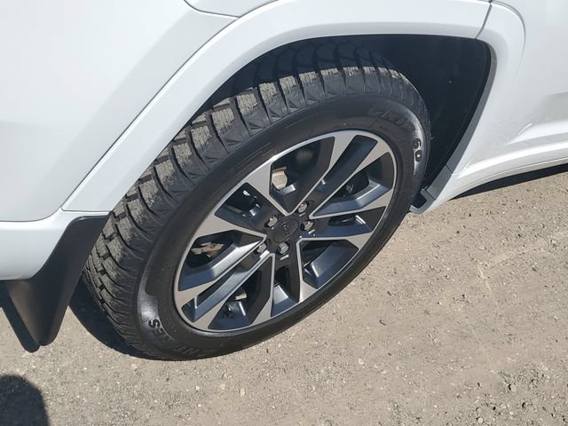 Used 2023 Jeep Grand Cherokee Overland w/ MOPAR Finishing Package AWD/4WD image 5
