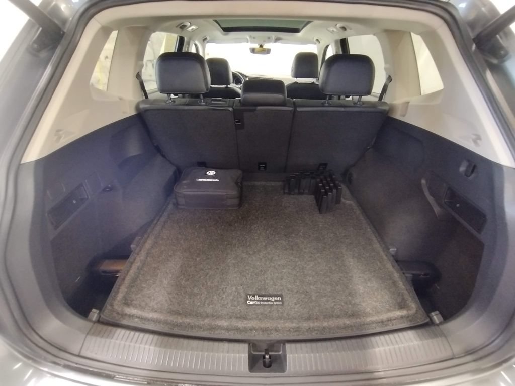 Used 2018 Volkswagen Tiguan SEL AWD/4WD image 16