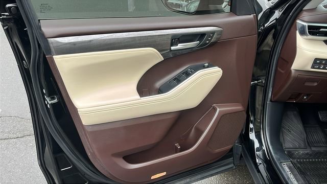 Certified 2021 Toyota Highlander Platinum AWD/4WD image 9