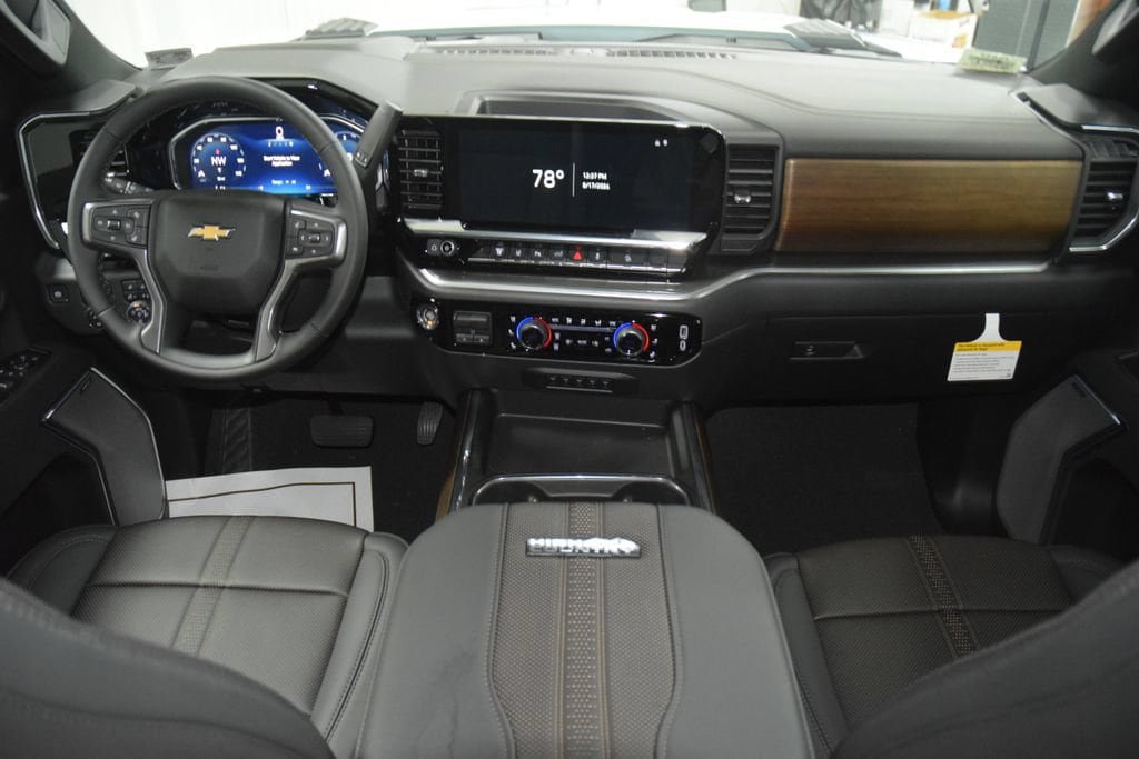 New 2026 Chevrolet Silverado 2500 High Country w/ High Country Premium Package AWD/4WD image 33