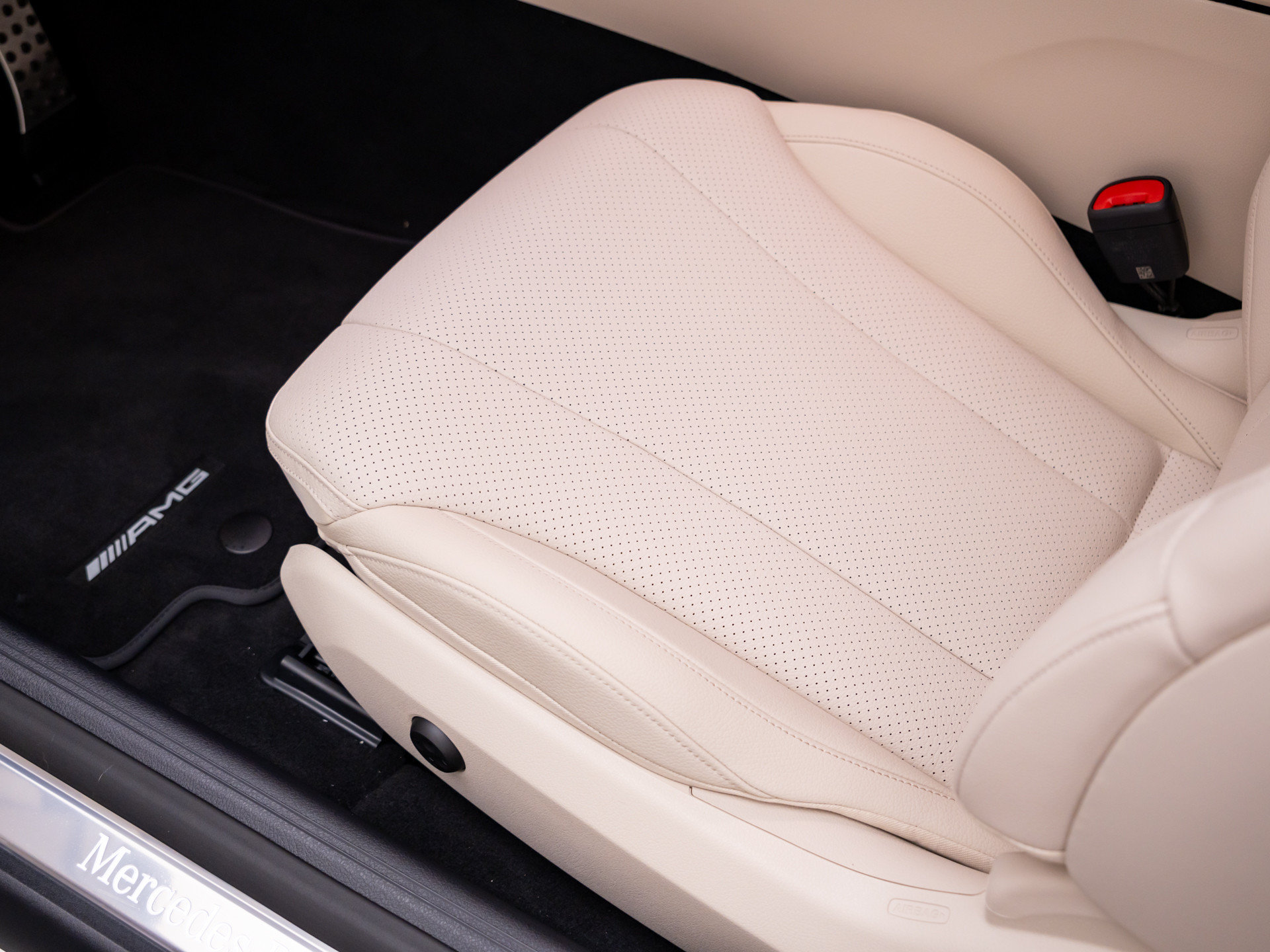 New 2027 Mercedes-Benz CLE 300 4MATIC Cabriolet image 16