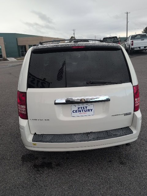 Used 2009 Chrysler Town & Country Touring image 9