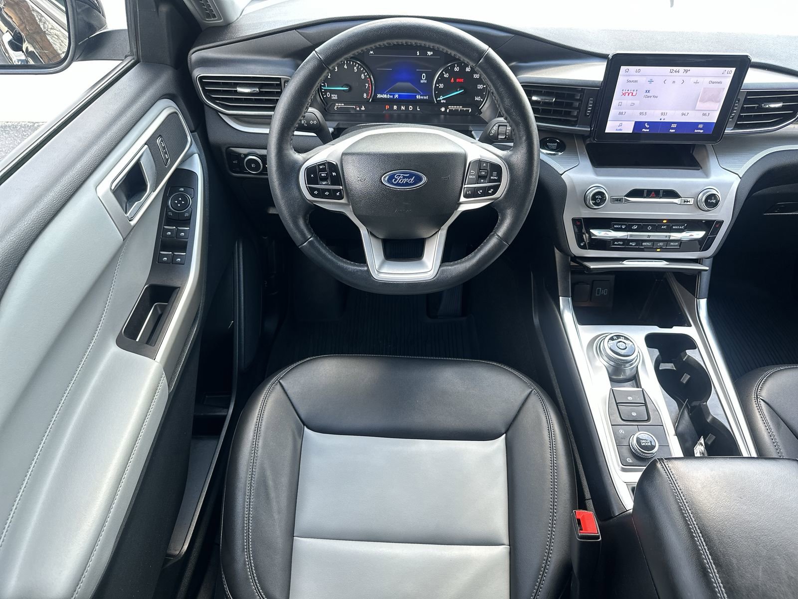 Used 2023 Ford Explorer XLT w/ Equipment Group 202A AWD/4WD image 17