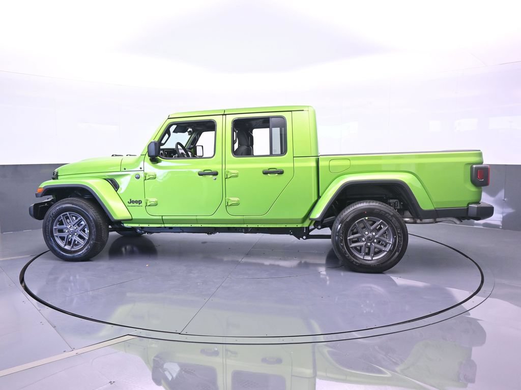 Used 2025 Jeep Gladiator Sport AWD/4WD image 3