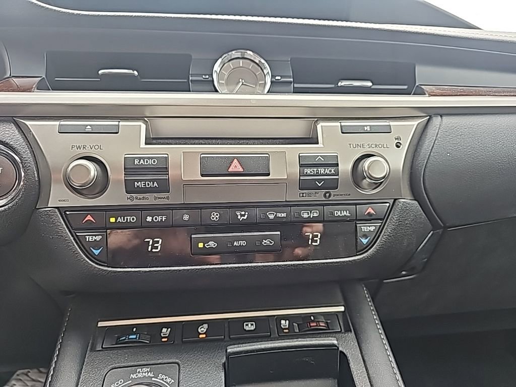 Used 2018 Lexus ES 350 w/ Luxury Package w/Wood Trim image 16