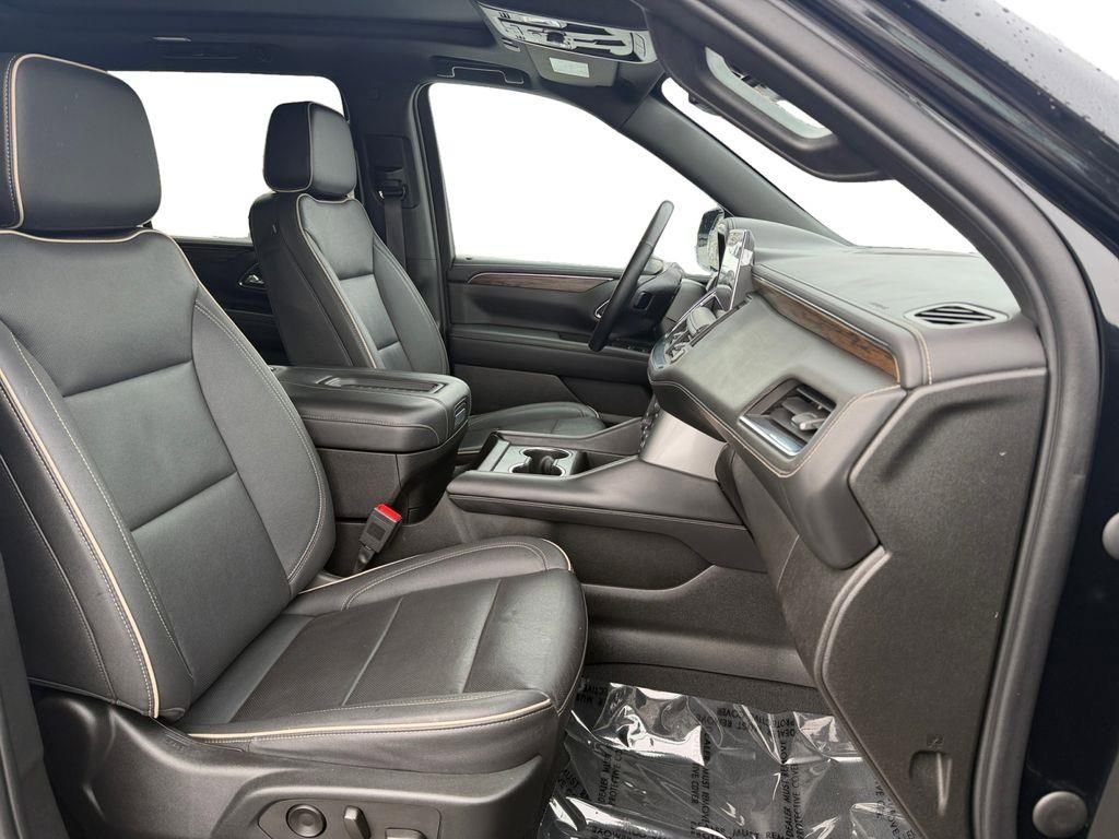 Used 2023 Chevrolet Suburban Premier image 15