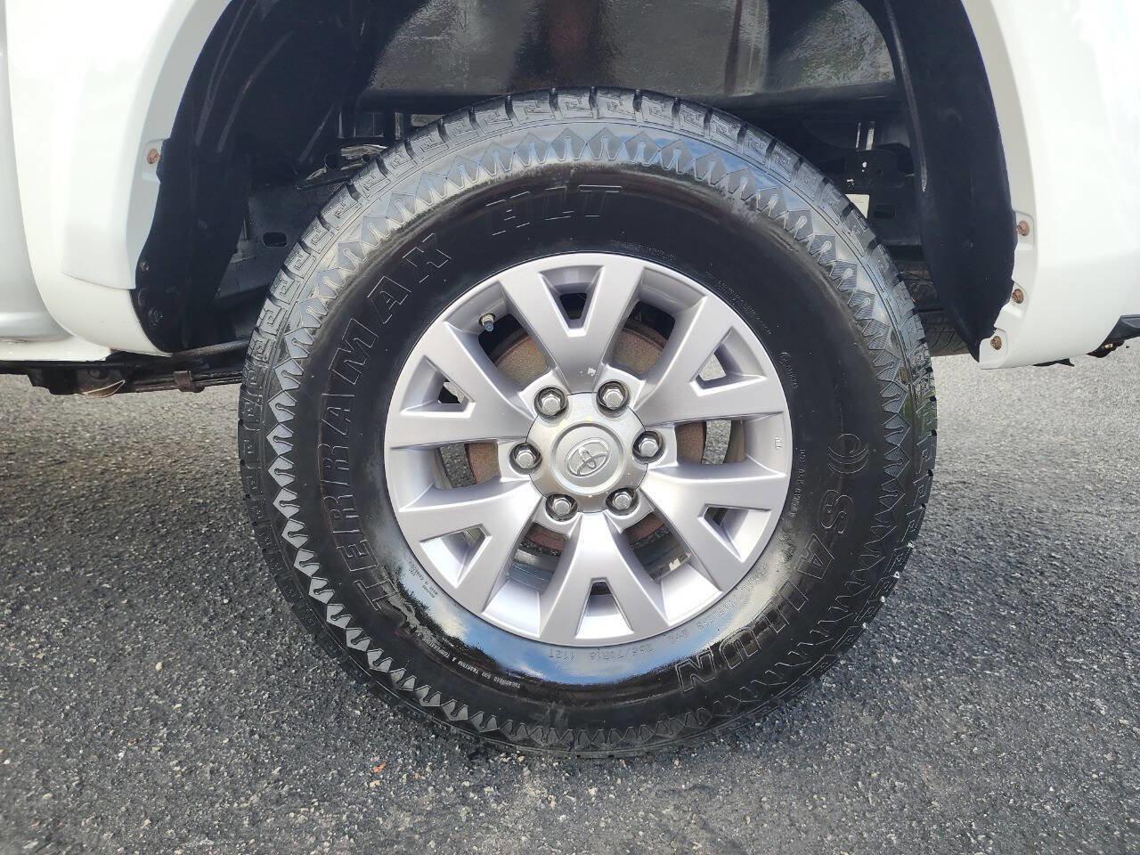 Used 2016 Toyota Tacoma SR5 image 10