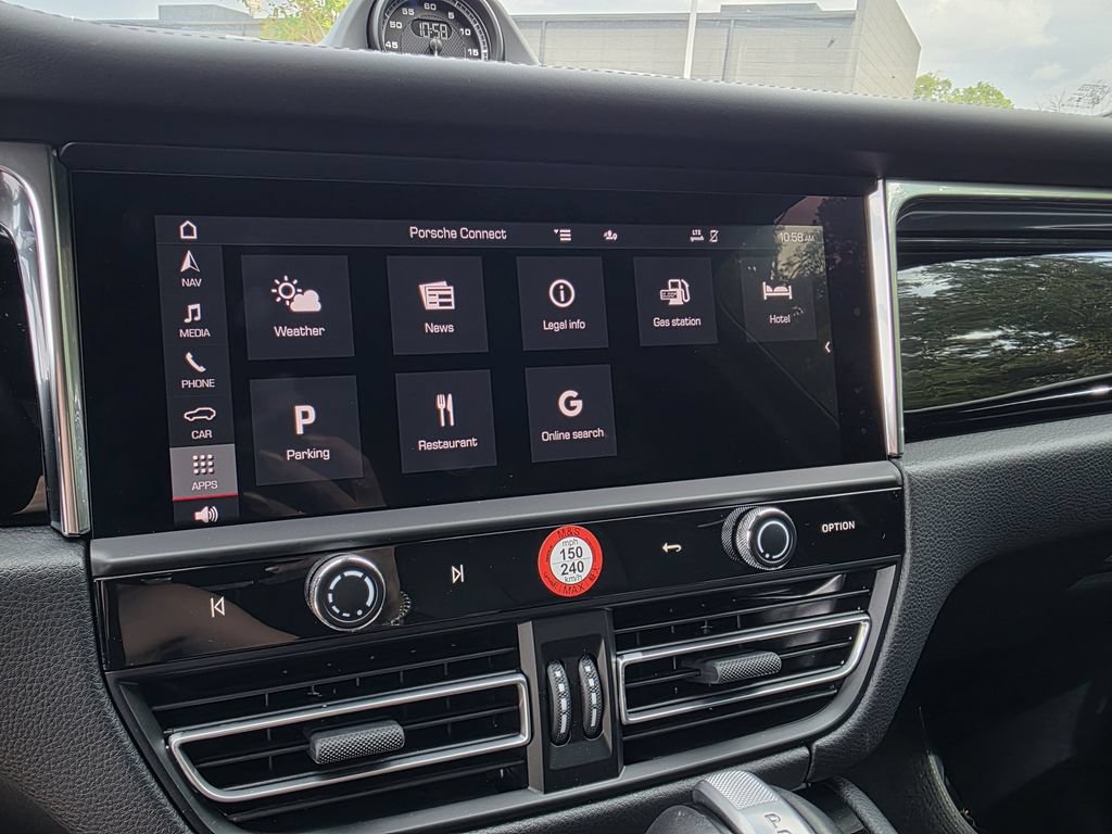 Certified 2026 Porsche Macan AWD/4WD image 18